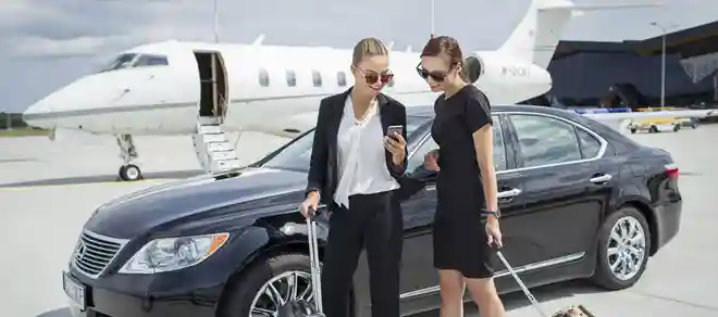 Airport Transfers in a Lincoln Town Car Stretch