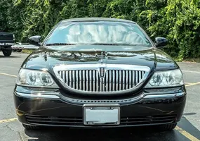 Lincoln Town Car Front