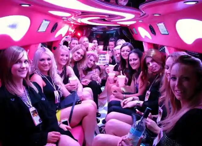 Book Your Mini Bus 25 Passenger Service Today